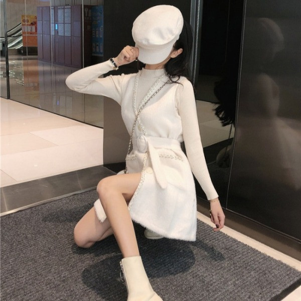 Pavasarinė moteriška liemenė su kišenėmis ir diržu