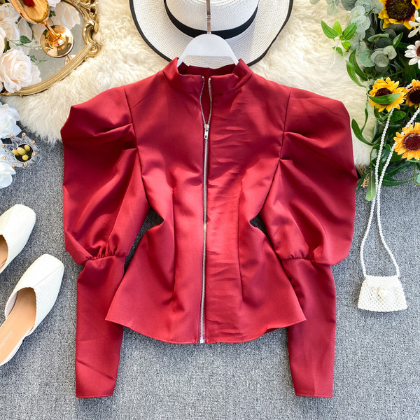 Stiilne naiste särk lukuga ja puhvis varrukatega