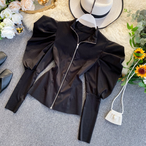 Stiilne naiste särk lukuga ja puhvis varrukatega