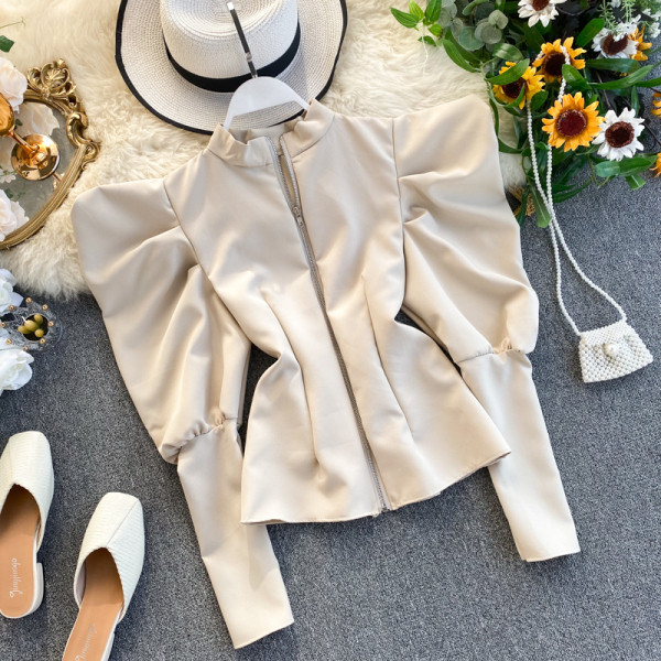 Stiilne naiste särk lukuga ja puhvis varrukatega