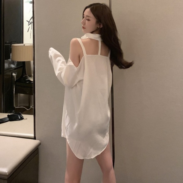 Pikk naiste särk klassikalise krae ja väljalõigetega