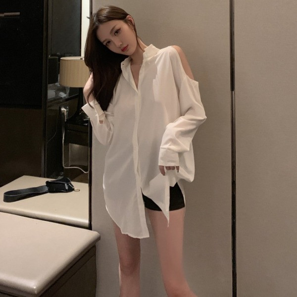 Pikk naiste särk klassikalise krae ja väljalõigetega