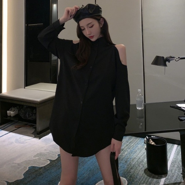 Pikk naiste särk klassikalise krae ja väljalõigetega