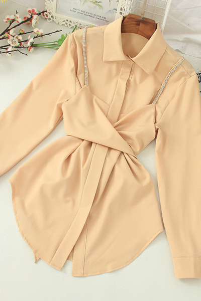 Stilīgs sieviešu krekls ar akmeņiem un garām piedurknēm - asimetrisks modelis