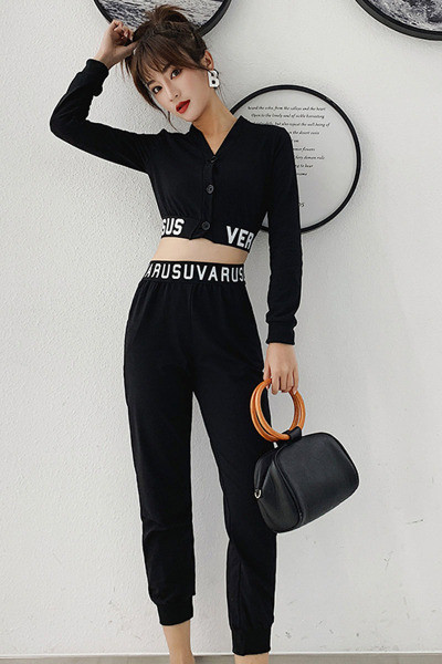 Dienas sieviešu komplekts no divām daļām ar uzrakstiem