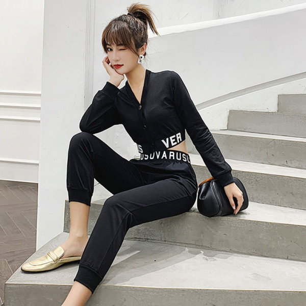 Dienas sieviešu komplekts no divām daļām ar uzrakstiem