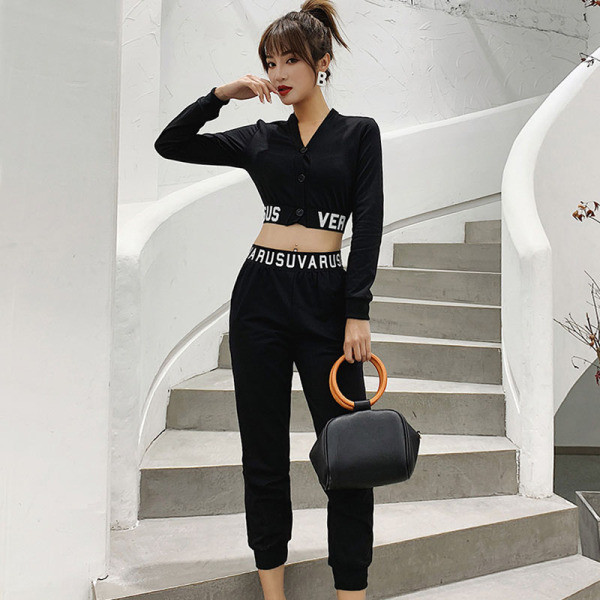 Dienas sieviešu komplekts no divām daļām ar uzrakstiem