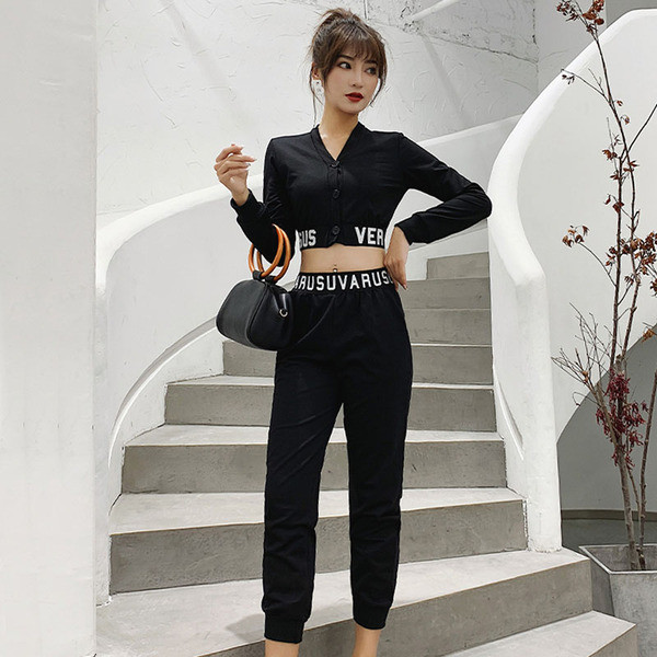 Dienas sieviešu komplekts no divām daļām ar uzrakstiem