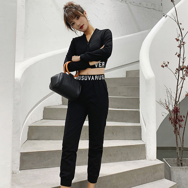 Dienas sieviešu komplekts no divām daļām ar uzrakstiem