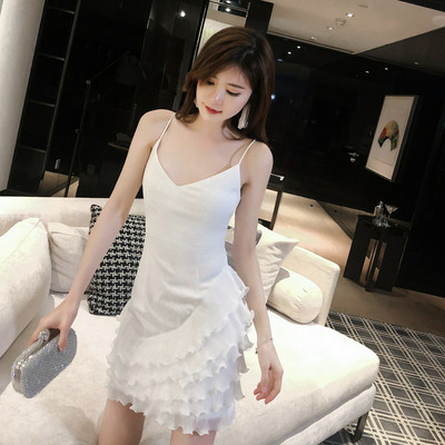 Μοντέρνο γυναικείο φόρεμα  με γυμνή πλάτη και λεπτό ιμάντα ώμου