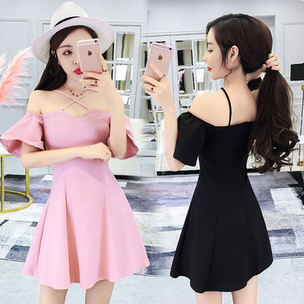 Moderns sieviešu kleitas piegriezuma modelis ar nolaistām piedurknēm