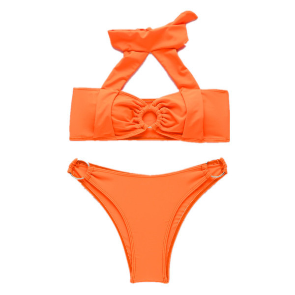 Pašreizējais divdaļīgs peldkostīms ar metāla riņķiem