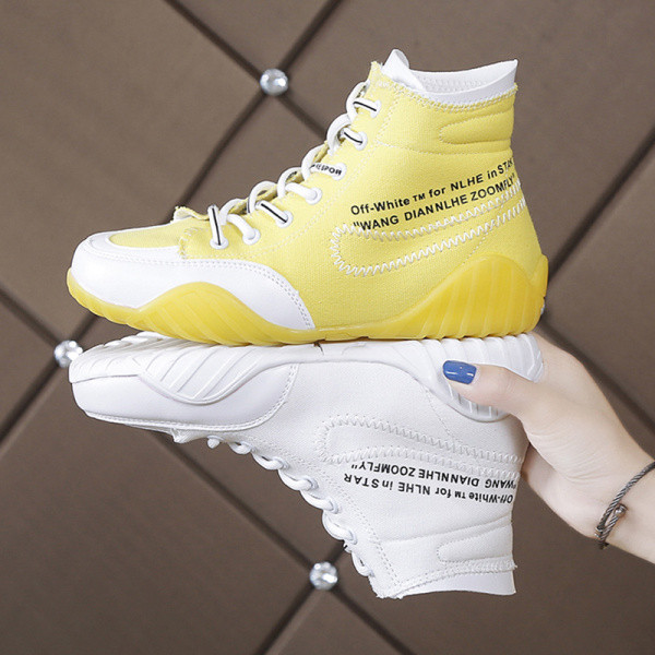 Sieviešu ikdienas puszābaki no eko ādas un mežģīnēm