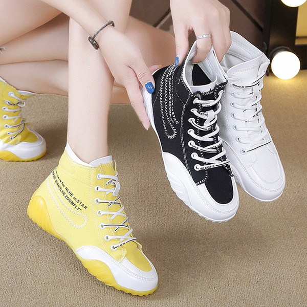 Sieviešu ikdienas puszābaki no eko ādas un mežģīnēm