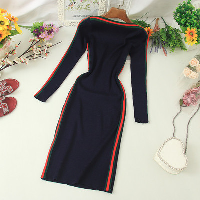 Ikdienas sieviešu kleita ar garām piedurknēm un ovālu kakla izgriezumu