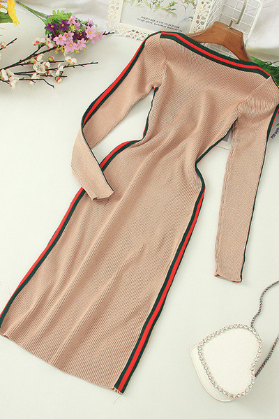 Ikdienas sieviešu kleita ar garām piedurknēm un ovālu kakla izgriezumu