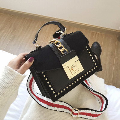 Stílusos női táska hosszú és rövid füllel - fém rögzítéssel