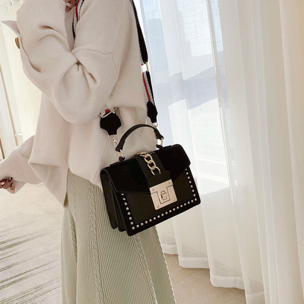 Stílusos női táska hosszú és rövid füllel - fém rögzítéssel