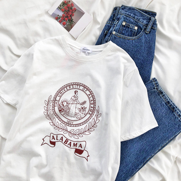 Tricou alb de dama cu decolteu oval si imprimeu