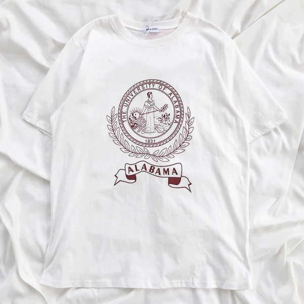 Tricou alb de dama cu decolteu oval si imprimeu