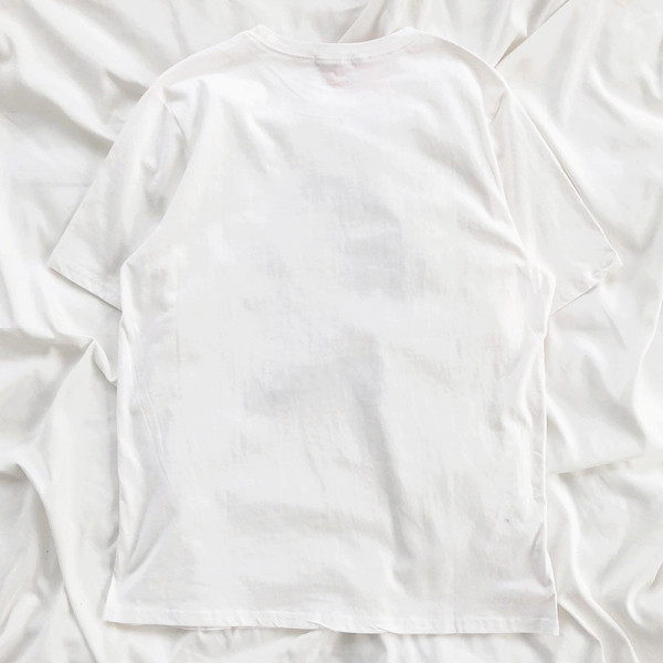 Tricou alb de dama cu decolteu oval si imprimeu