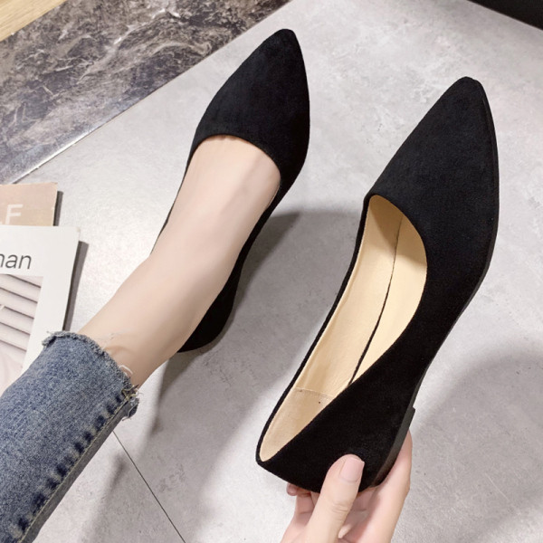 Naiste vabaaja mokassiinid, mis on valmistatud öko-seemisnahast tasasel tallal