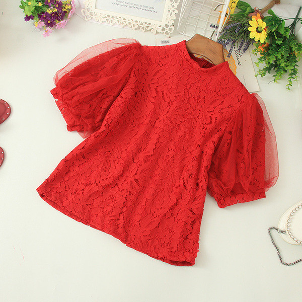 Sieviešu ikdienas mežģīņu blūze ar īsām piedurknēm un ovālu kakla izgriezumu