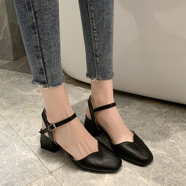 Sieviešu ikdienas sandales no eko ādas ar zemu biezu papēdi