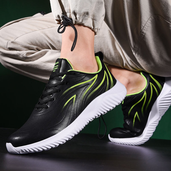 Sport és alkalmi férfi tornacipő lapos talppal - 48-as méret