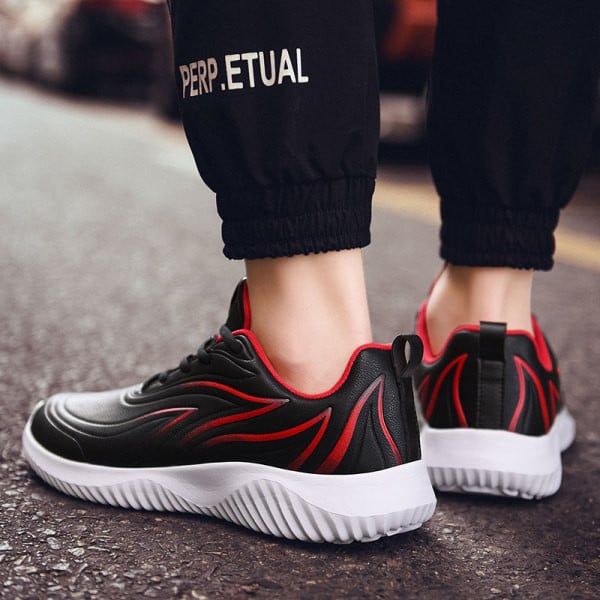 Sport és alkalmi férfi tornacipő lapos talppal - 48-as méret