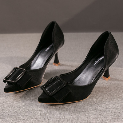 Νέο μοντέλο ανοιξιάτικα γυναικεία παπούτσια  με κορδέλα και χαμηλό τακούνι - μυτερό μοντέλο