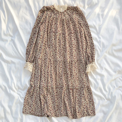 Μακρύ ρετρό στυλ γυναικείο φόρεμα με floral print και δαντέλα