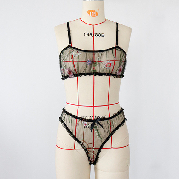 Μοντέρνο γυναικείο σετ εσωρούχων με floral κεντήματα