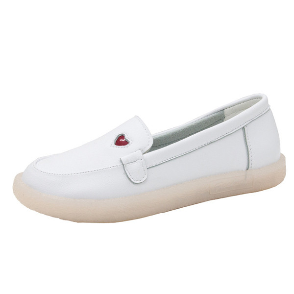 Sieviešu ikdienas apavi ar plakanu zoli no eko ādas divos modeļos