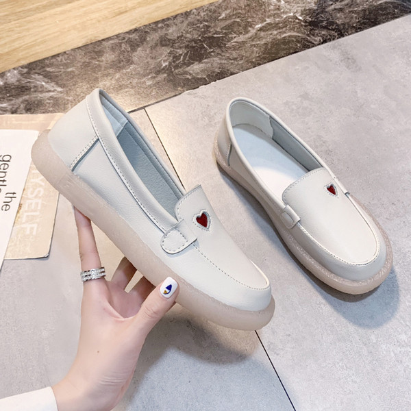 Sieviešu ikdienas apavi ar plakanu zoli no eko ādas divos modeļos