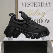 Γυναικεία αθλητικά παπούτσια με σκληρή σόλα σε μαύρο χρώμα