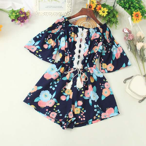 Sieviešu ikdienas kombinezons ar lotosa piedurknēm un atkailinātiem pleciem