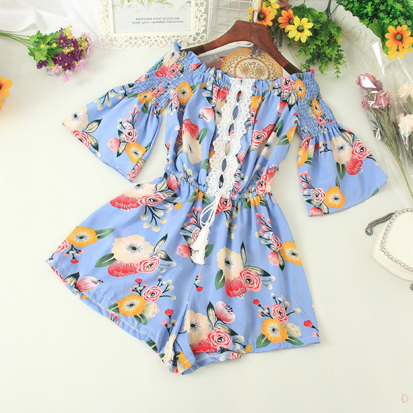 Sieviešu ikdienas kombinezons ar lotosa piedurknēm un atkailinātiem pleciem