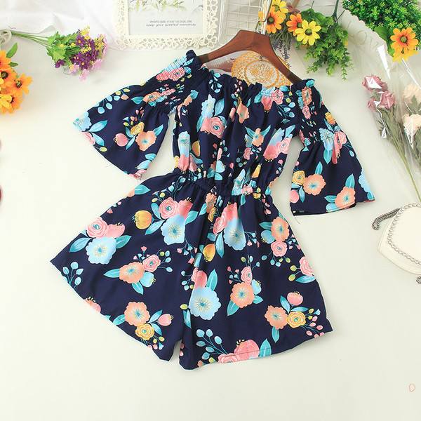 Sieviešu ikdienas kombinezons ar lotosa piedurknēm un atkailinātiem pleciem