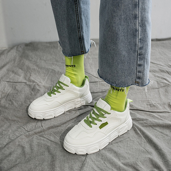 Ikdienas sieviešu kedas ar plakanām zolēm un krāsainām saitēm