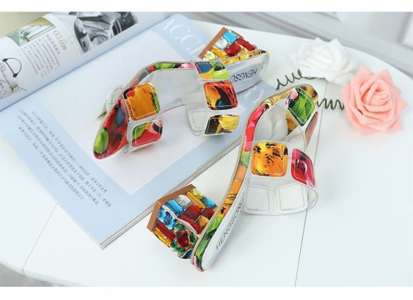 Нов модел дамски чехли  със силиконови каишки и ток с цветни камъчета