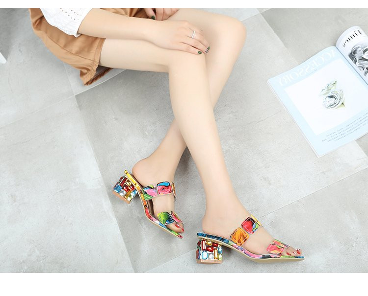 Нов модел дамски чехли  със силиконови каишки и ток с цветни камъчета