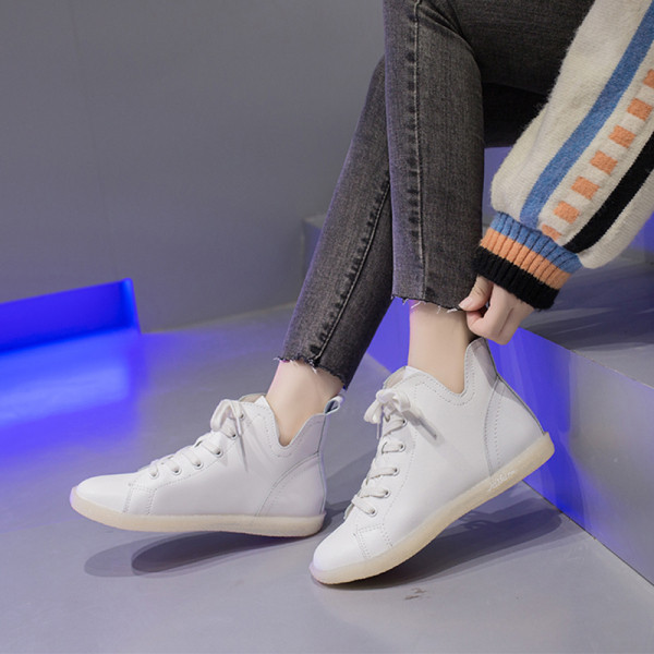 Ādas sieviešu ikdienas kedas ar plakanu zoli