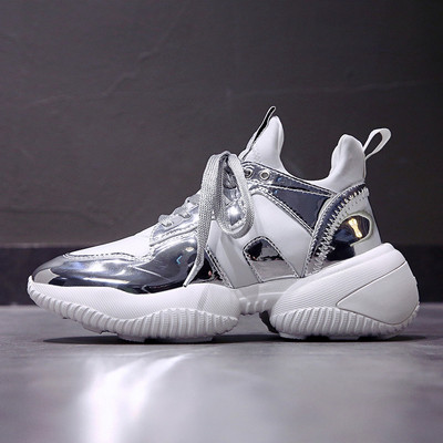 Καθημερινά γυναικεία παπούτσια με κορδόνια και τραχιά σόλες