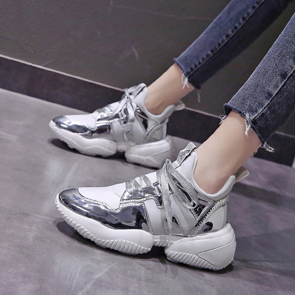 Καθημερινά γυναικεία παπούτσια με κορδόνια και τραχιά σόλες