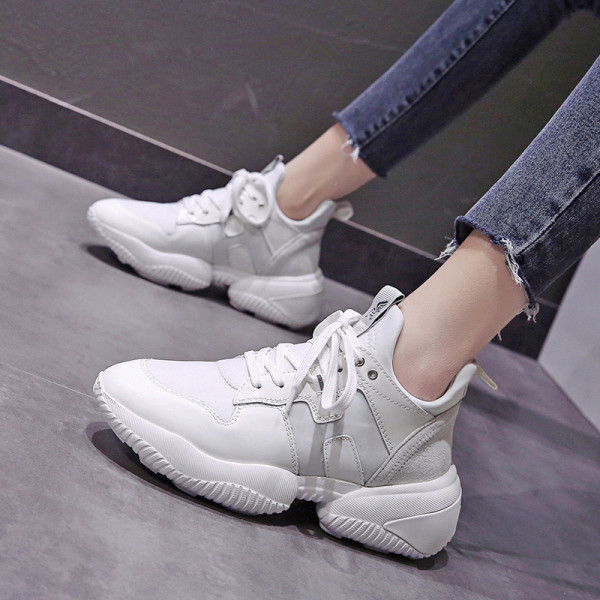 Καθημερινά γυναικεία παπούτσια με κορδόνια και τραχιά σόλες