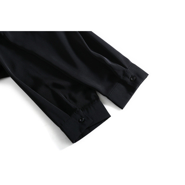 Sieviešu krekla plats modelis ar šķēlumu mugurpusē