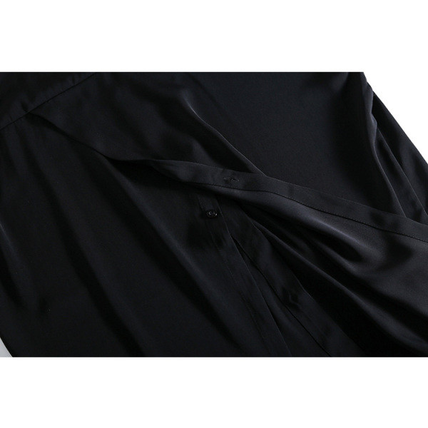 Sieviešu krekla plats modelis ar šķēlumu mugurpusē