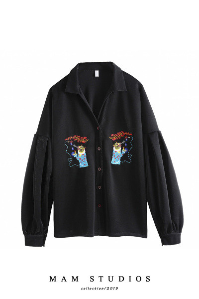 Sieviešu melns krekls ar platām piedurknēm un izšuvumiem