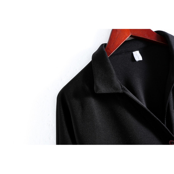 Sieviešu melns krekls ar platām piedurknēm un izšuvumiem